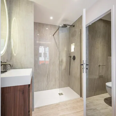 Luxueux, Spacieux Dans Le Quartier Du Port *