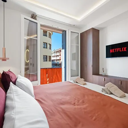 Luxueux, Spacieux Dans Le Quartier Du Port *