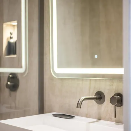 Luxueux, Spacieux Dans Le Quartier Du Port Niza