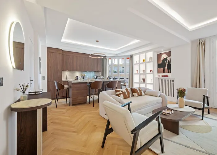 Luxueux, Spacieux Dans Le Quartier Du Port *