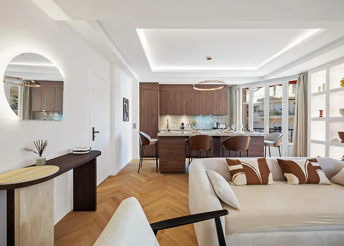 Luxueux, Spacieux Dans Le Quartier Du Port *