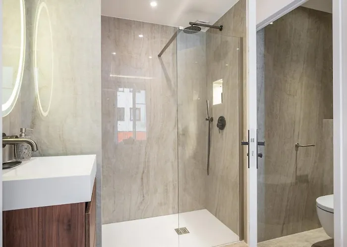 Luxueux, Spacieux Dans Le Quartier Du Port *