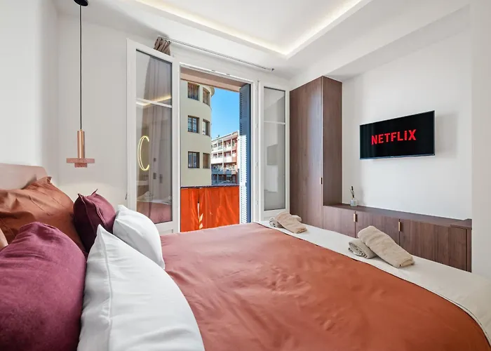 Luxueux, Spacieux Dans Le Quartier Du Port *