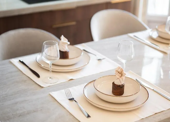 Luxueux, Spacieux Dans Le Quartier Du Port *