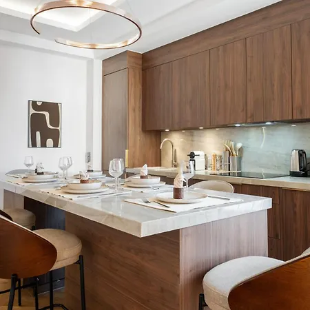 Appartamento Luxueux, Spacieux Dans Le Quartier Du Port Nizza