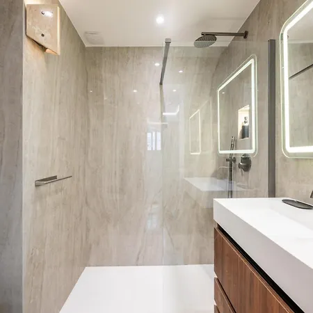 Luxueux, Spacieux Dans Le Quartier Du Port Appartamento *